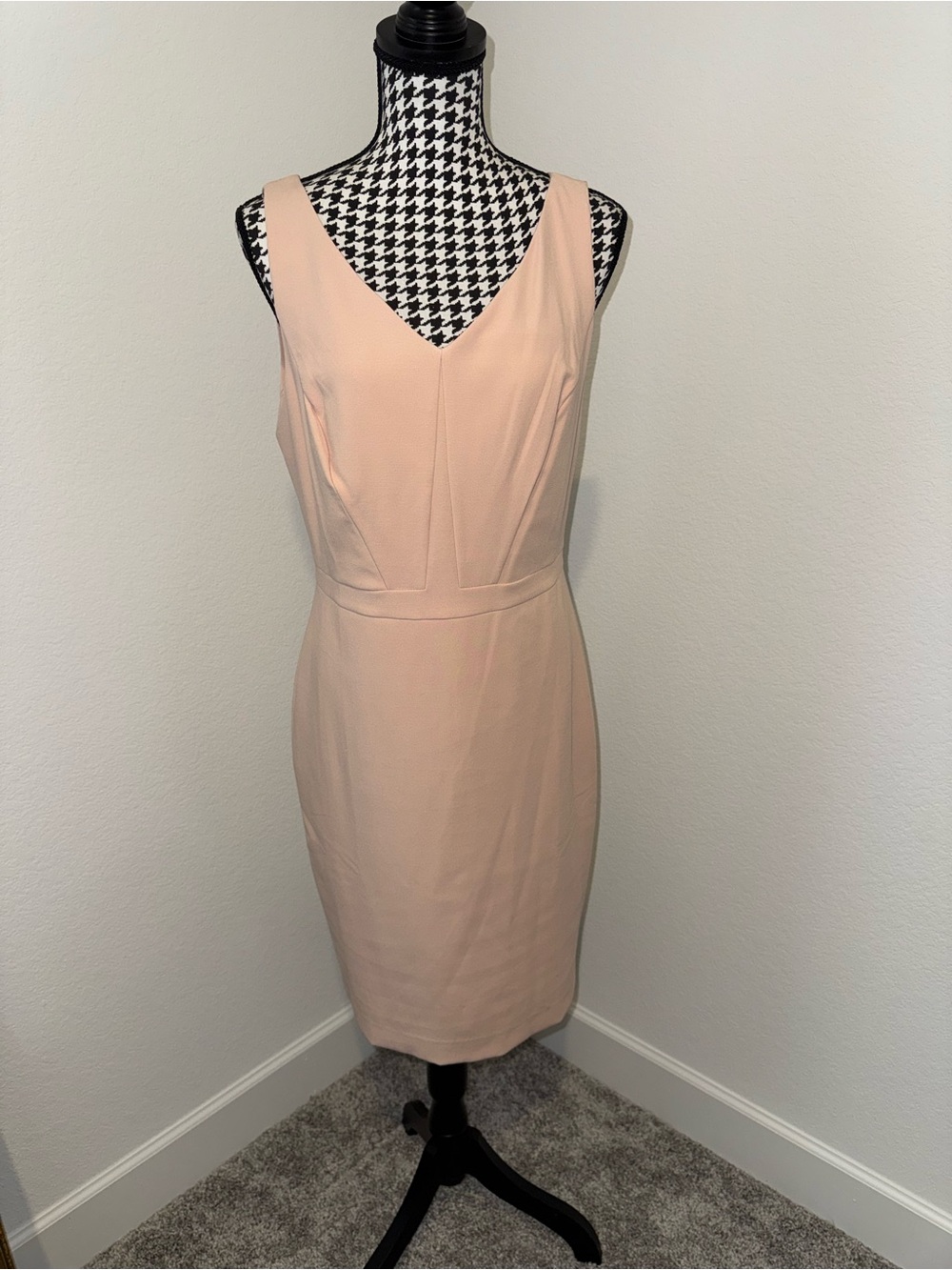 White House Black Market Classic Sleeveless V-Neck Sheath Dress in Blush